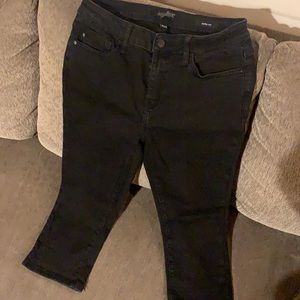 Judy Blue black capris mid-rise